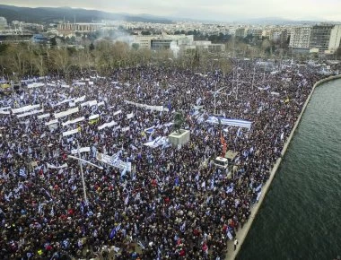 Κάλεσαν ιερέα να απολογηθεί για «υποκίνηση εξέγερσης» επειδή αντέδρασε δημόσια στην συμφωνία των Πρεσπών (βίντεο)